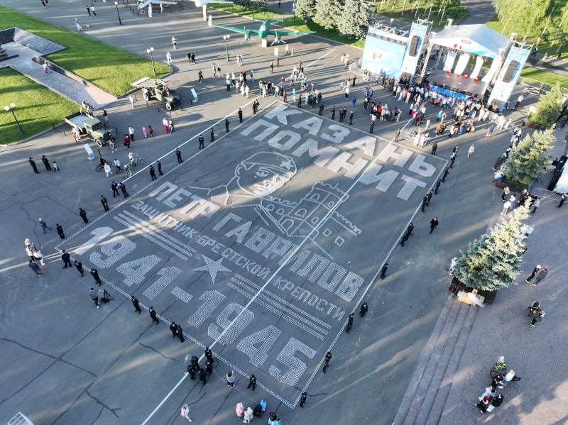 В Казани ко Дню памяти и скорби зажгли 40 тысяч свечей в честь защитников Брестской крепости